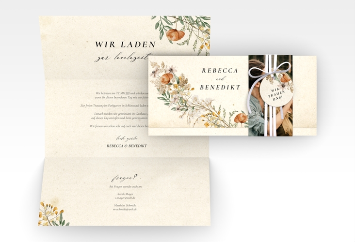 Hochzeitseinladung Wildfang Wickelfalzkarte + Banderole beige mit getrockneten Wiesenblumen