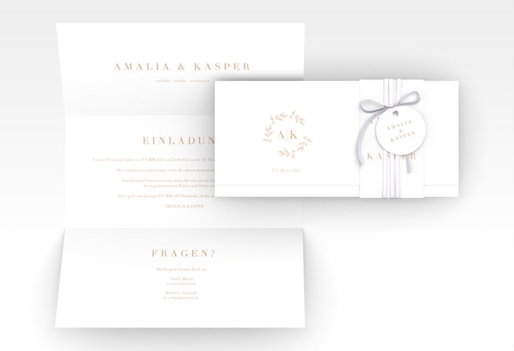 Hochzeitseinladung Filigrana Wickelfalzkarte + Banderole beige in reduziertem Design mit Initialen und zartem Blätterkranz