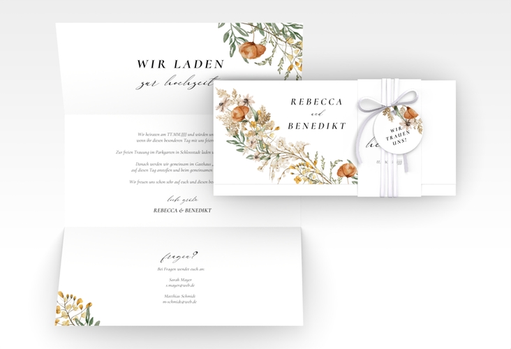 Hochzeitseinladung Wildfang Wickelfalzkarte + Banderole weiss mit getrockneten Wiesenblumen