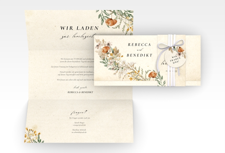 Hochzeitseinladung Wildfang Wickelfalzkarte + Banderole beige mit getrockneten Wiesenblumen