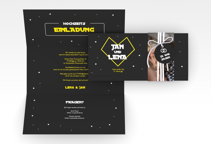 Hochzeitseinladung Starlove Wickelfalzkarte + Banderole schwarz mit Sci-Fi-Universum