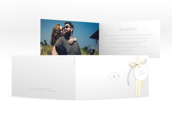Hochzeitseinladung Initials lange Klappkarte quer grau mit Initialen im minimalistischen Design
