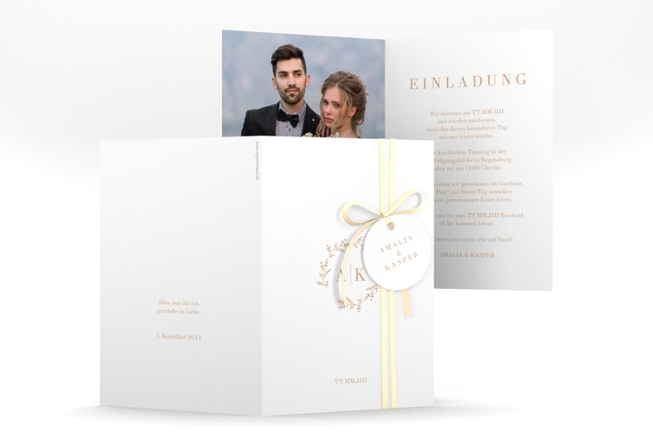Einladungskarte Hochzeit Filigrana A6 Klappkarte hoch beige in reduziertem Design mit Initialen und zartem Blätterkranz