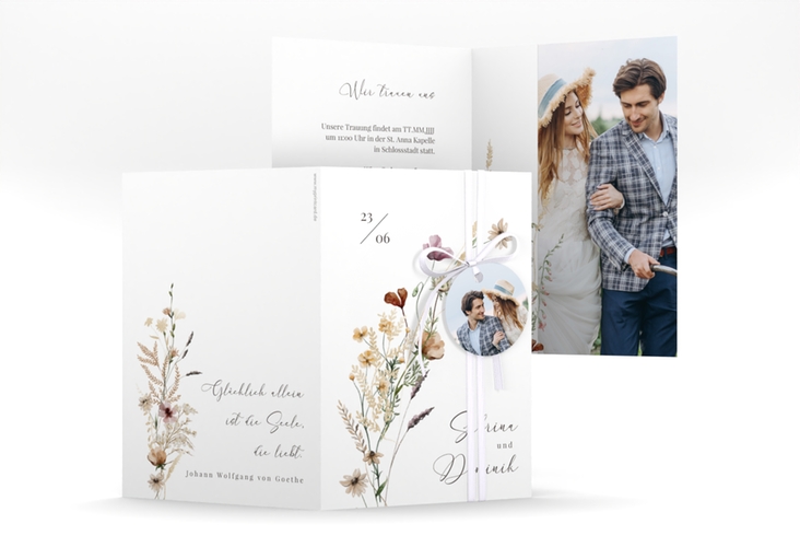 Einladungskarte Hochzeit Sauvages A6 Klappkarte hoch weiss hochglanz mit getrockneten Wiesenblumen