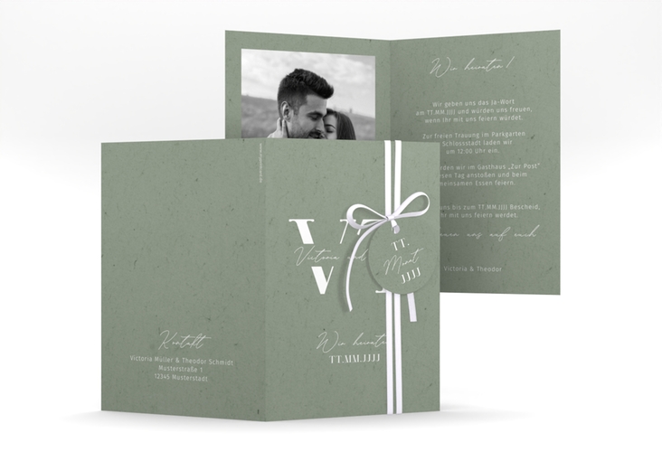 Einladungskarte Hochzeit Everlasting A6 Klappkarte hoch gruen mit großen Initialen