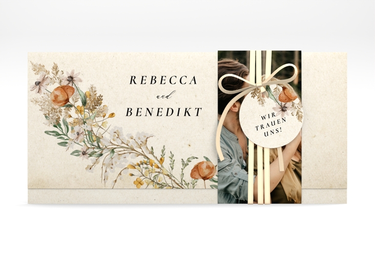 Hochzeitseinladung Wildfang Wickelfalzkarte + Banderole beige mit getrockneten Wiesenblumen