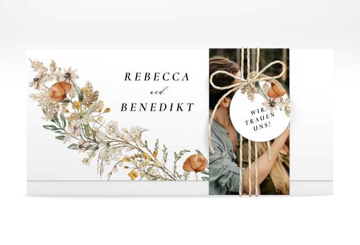Hochzeitseinladung Wildfang Wickelfalzkarte + Banderole weiss mit getrockneten Wiesenblumen