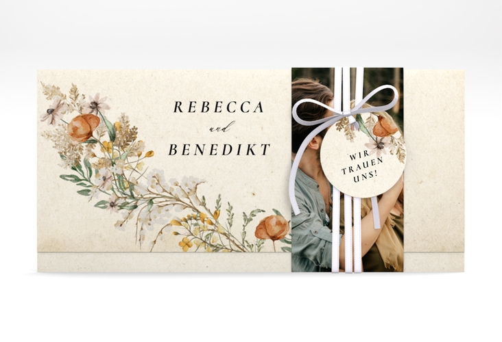 Hochzeitseinladung Wildfang Wickelfalzkarte + Banderole beige mit getrockneten Wiesenblumen
