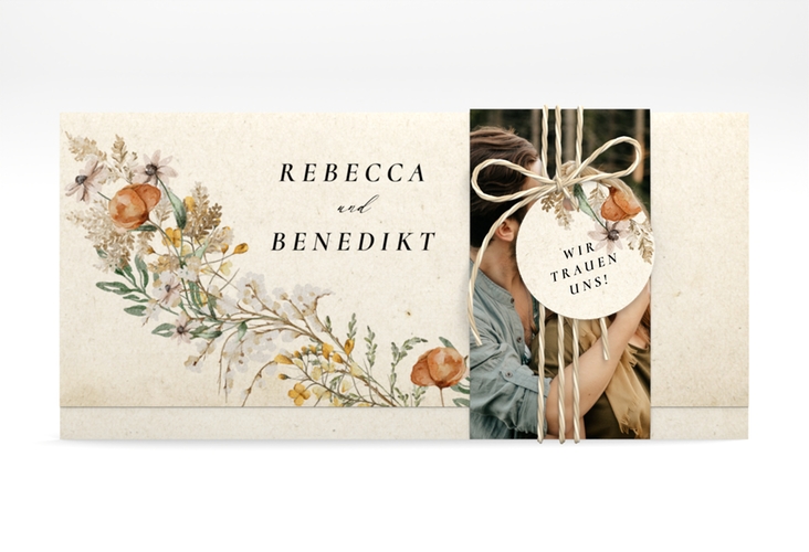 Hochzeitseinladung Wildfang Wickelfalzkarte + Banderole beige mit getrockneten Wiesenblumen