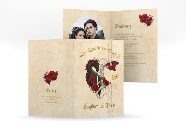 Einladungskarte Hochzeit Drachenliebe A6 Klappkarte hoch beige mit schwarzem und weißem Drachen zu einem Herz verschlungen
