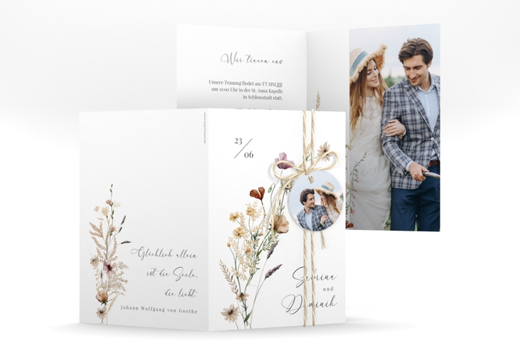 Einladungskarte Hochzeit Sauvages A6 Klappkarte hoch weiss hochglanz mit getrockneten Wiesenblumen