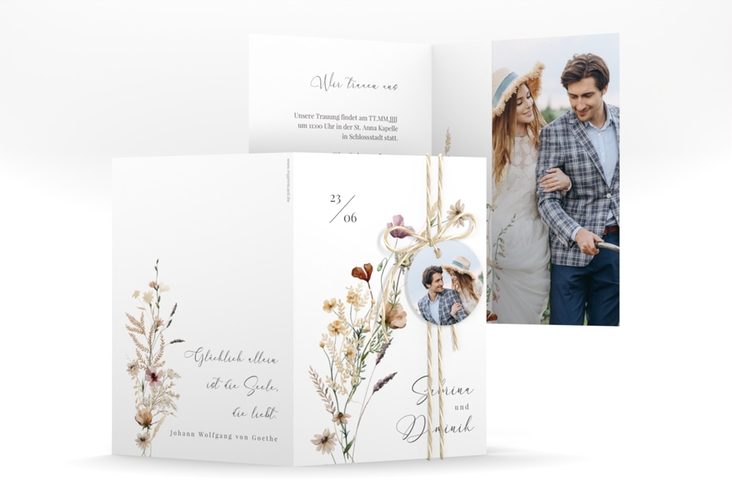 Einladungskarte Hochzeit Sauvages A6 Klappkarte hoch weiss hochglanz mit getrockneten Wiesenblumen