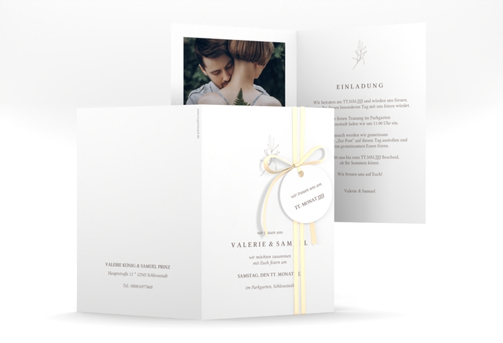 Einladungskarte Hochzeit Ivy A6 Klappkarte hoch weiss hochglanz minimalistisch mit kleiner botanischer Illustration