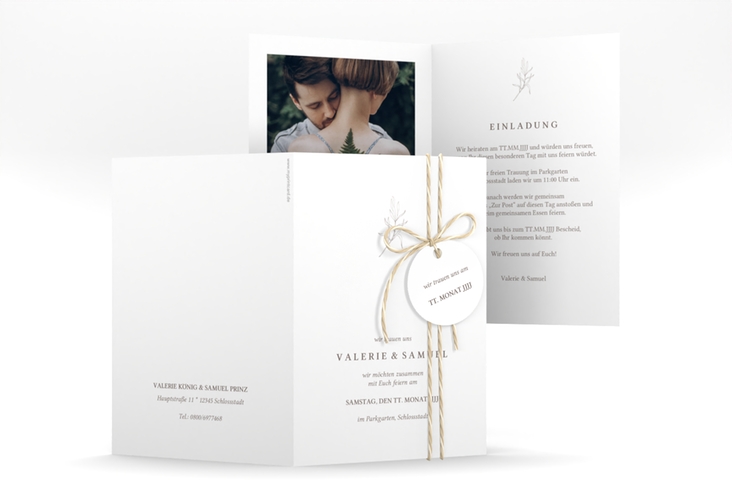 Einladungskarte Hochzeit Ivy A6 Klappkarte hoch weiss hochglanz minimalistisch mit kleiner botanischer Illustration