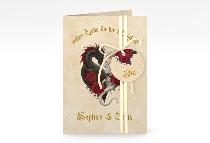 Einladungskarte Hochzeit Drachenliebe A6 Klappkarte hoch beige mit schwarzem und weißem Drachen zu einem Herz verschlungen