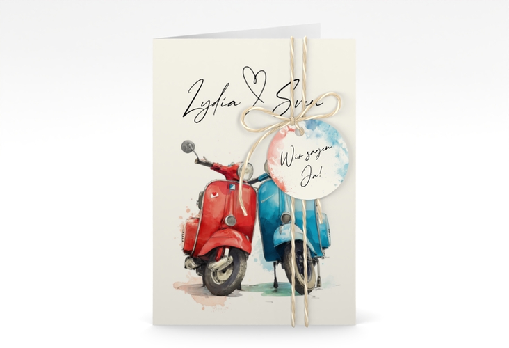 Einladungskarte Hochzeit Retro Roller A6 Klappkarte hoch beige mit zwei aneinander gelehnten Motorrollern