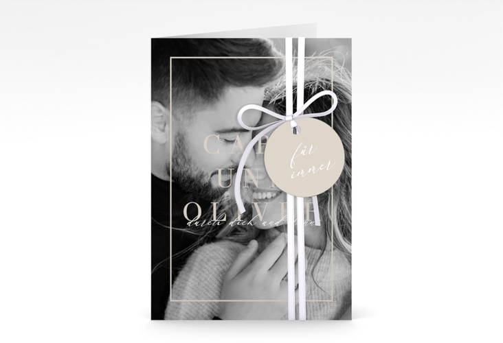 Einladungskarte Hochzeit Moment A6 Klappkarte hoch beige hochglanz