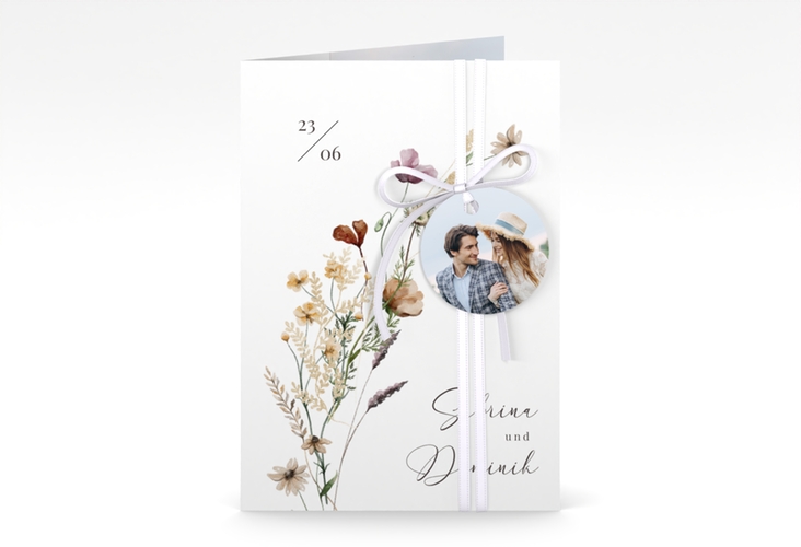 Einladungskarte Hochzeit Sauvages A6 Klappkarte hoch weiss hochglanz mit getrockneten Wiesenblumen