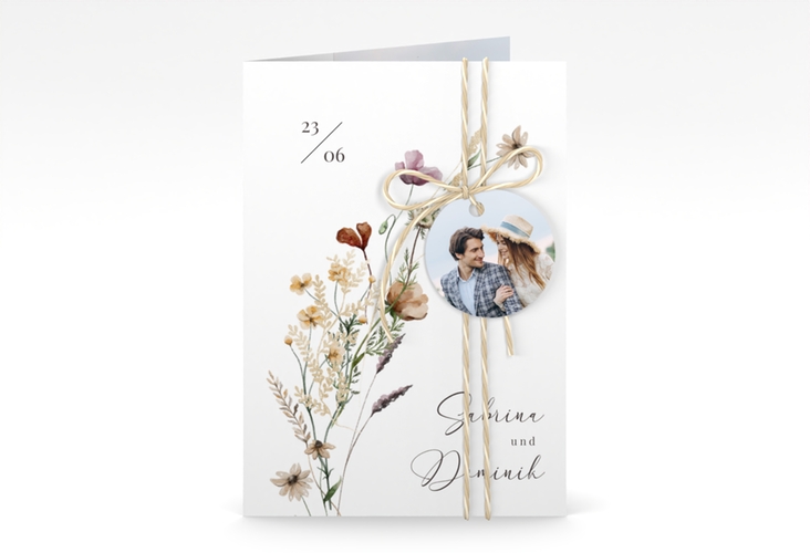 Einladungskarte Hochzeit Sauvages A6 Klappkarte hoch weiss hochglanz mit getrockneten Wiesenblumen