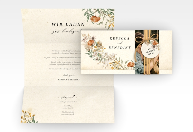 Hochzeitseinladung Wildfang Wickelfalzkarte + Banderole beige mit getrockneten Wiesenblumen