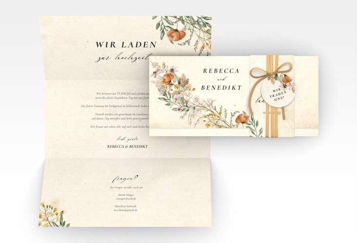 Hochzeitseinladung Wildfang Wickelfalzkarte + Banderole beige mit getrockneten Wiesenblumen