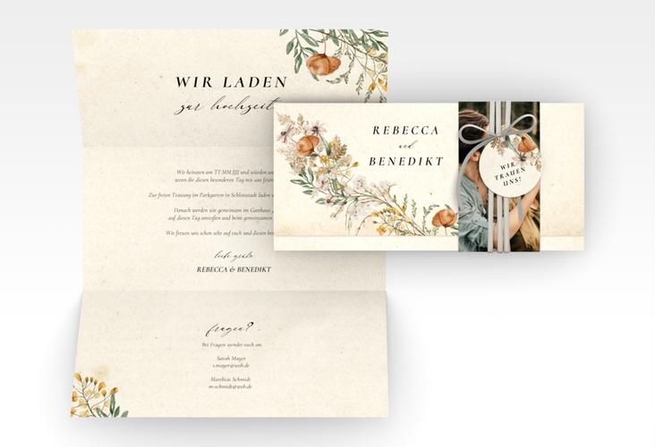 Hochzeitseinladung Wildfang Wickelfalzkarte + Banderole beige mit getrockneten Wiesenblumen