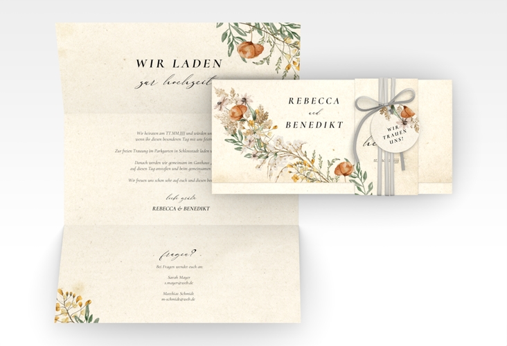 Hochzeitseinladung Wildfang Wickelfalzkarte + Banderole beige mit getrockneten Wiesenblumen