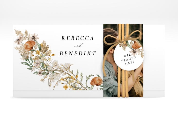 Hochzeitseinladung Wildfang Wickelfalzkarte + Banderole weiss mit getrockneten Wiesenblumen