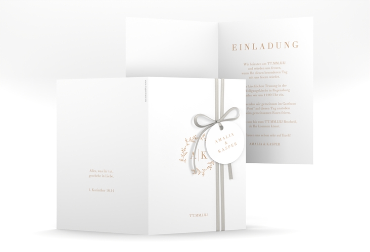 Einladungskarte Hochzeit Filigrana A6 Klappkarte hoch beige hochglanz in reduziertem Design mit Initialen und zartem Blätterkranz