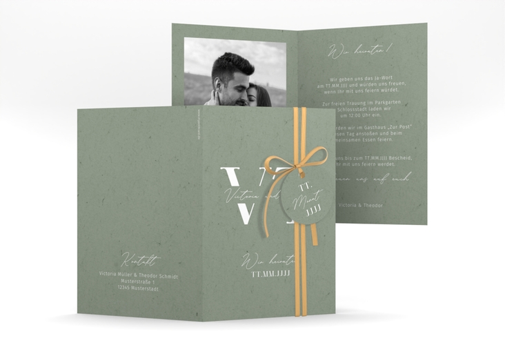 Einladungskarte Hochzeit Everlasting A6 Klappkarte hoch gruen mit großen Initialen