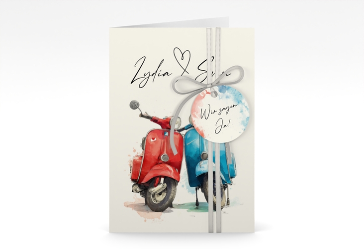 Einladungskarte Hochzeit Retro Roller A6 Klappkarte hoch beige mit zwei aneinander gelehnten Motorrollern
