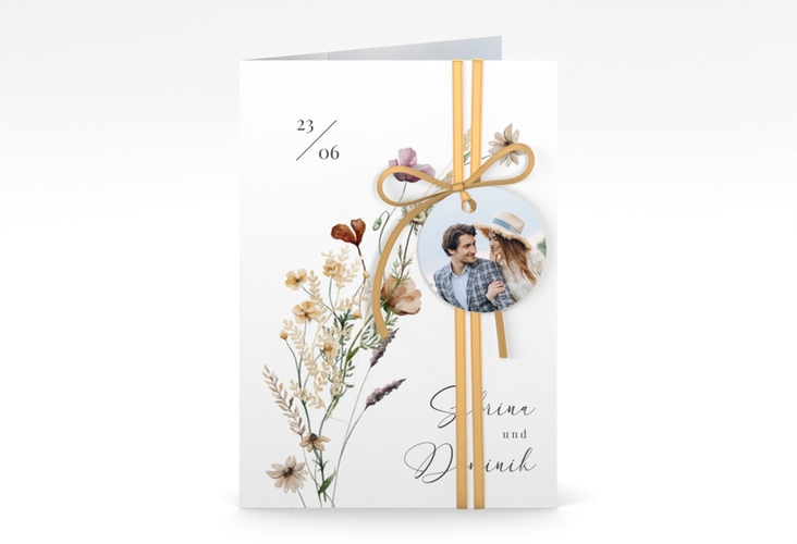 Einladungskarte Hochzeit Sauvages A6 Klappkarte hoch weiss hochglanz mit getrockneten Wiesenblumen