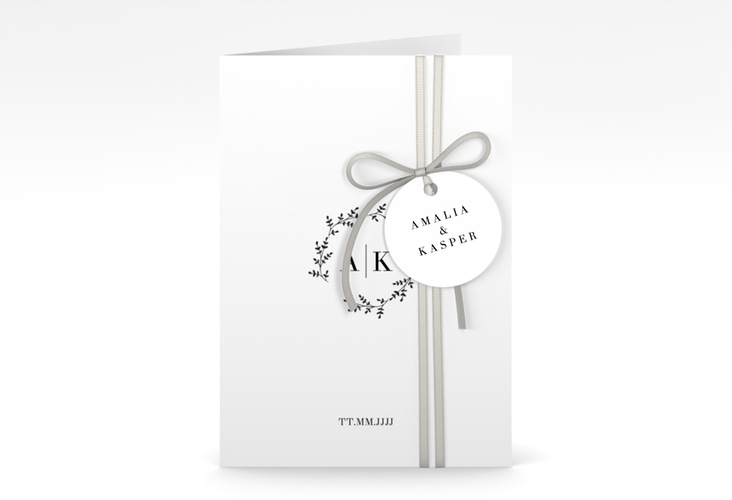 Einladungskarte Hochzeit Filigrana A6 Klappkarte hoch schwarz in reduziertem Design mit Initialen und zartem Blätterkranz