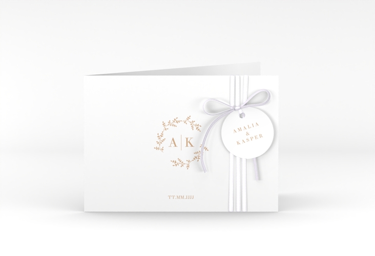 Hochzeitseinladung Filigrana A6 Klappkarte quer beige in reduziertem Design mit Initialen und zartem Blätterkranz