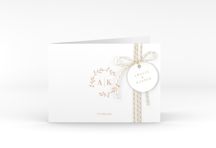 Hochzeitseinladung Filigrana A6 Klappkarte quer beige in reduziertem Design mit Initialen und zartem Blätterkranz