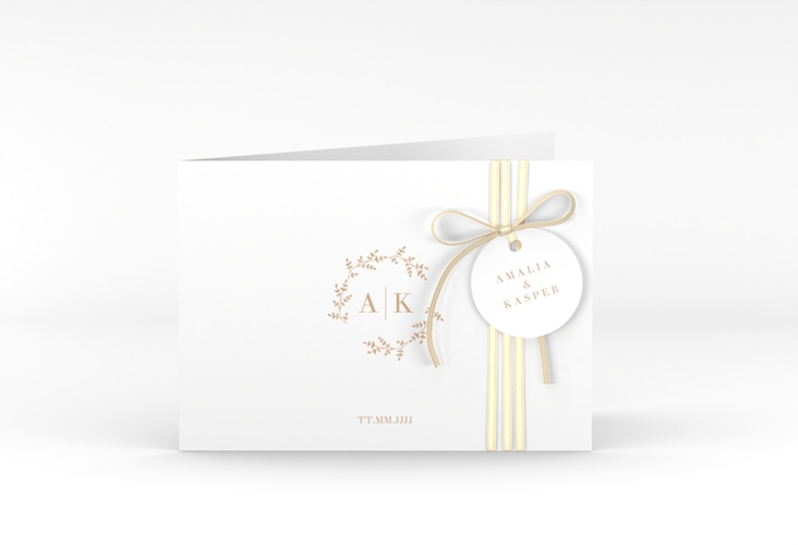 Hochzeitseinladung Filigrana A6 Klappkarte quer beige in reduziertem Design mit Initialen und zartem Blätterkranz