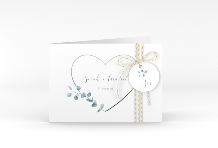 Hochzeitseinladung Greenheart A6 Klappkarte quer grau hochglanz mit elegantem Herz und Eukalyptus-Zweig