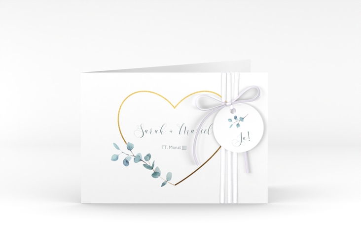 Hochzeitseinladung Greenheart A6 Klappkarte quer gold hochglanz mit elegantem Herz und Eukalyptus-Zweig