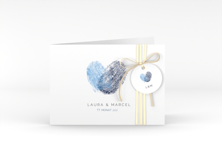 Hochzeitseinladung Fingerprint A6 Klappkarte quer blau schlicht mit Fingerabdruck-Motiv