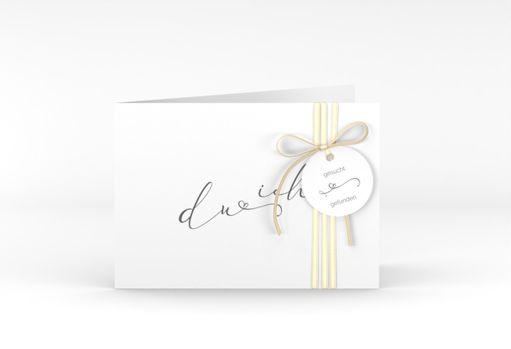 Hochzeitseinladung Zweisamkeit A6 Klappkarte quer weiss hochglanz im minimalistischen Stil mit Aufschrift du & ich