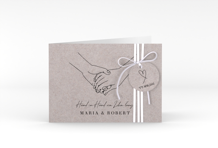 Hochzeitseinladung Hands A6 Klappkarte quer Kraftpapier hochglanz mit sich haltenden Händen im Monoline-Stil
