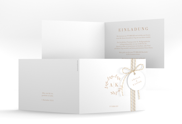 Hochzeitseinladung Filigrana A6 Klappkarte quer beige hochglanz in reduziertem Design mit Initialen und zartem Blätterkranz