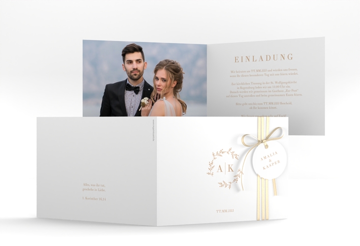 Hochzeitseinladung Filigrana A6 Klappkarte quer beige in reduziertem Design mit Initialen und zartem Blätterkranz