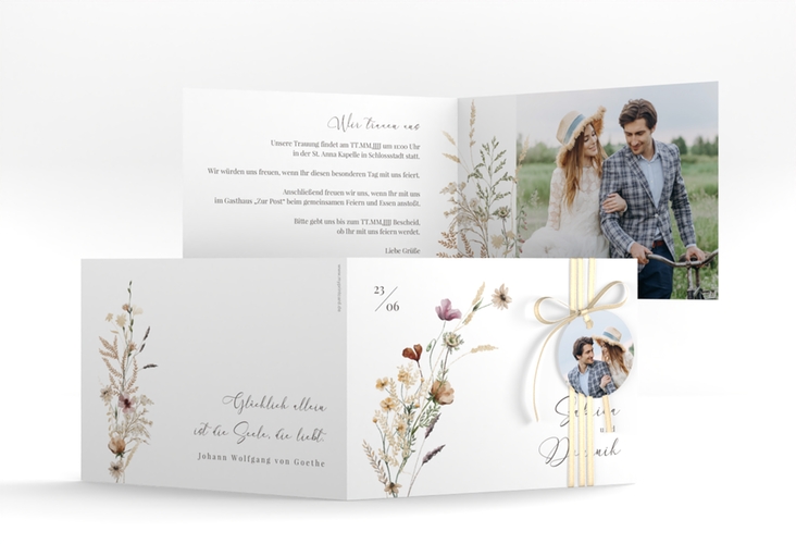 Hochzeitseinladung Sauvages A6 Klappkarte quer mit getrockneten Wiesenblumen