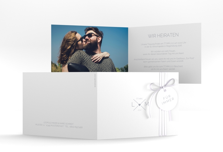 Hochzeitseinladung Initials A6 Klappkarte quer grau mit Initialen im minimalistischen Design