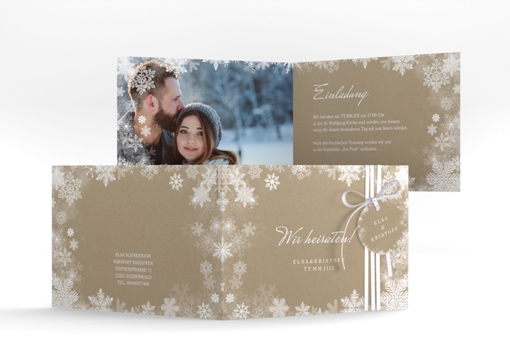 Hochzeitseinladung Snowfall A6 Klappkarte quer Kraftpapier mit Schneeflocken für Winterhochzeit