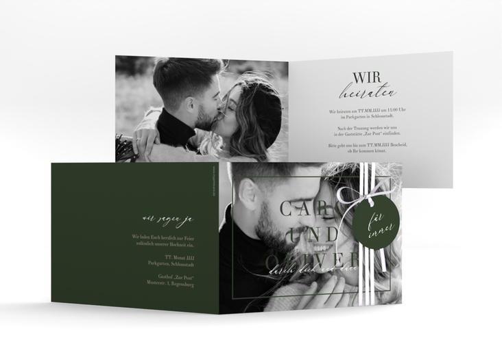 Hochzeitseinladung Moment A6 Klappkarte quer gruen hochglanz mit Schwarzweiß-Foto des Brautpaars