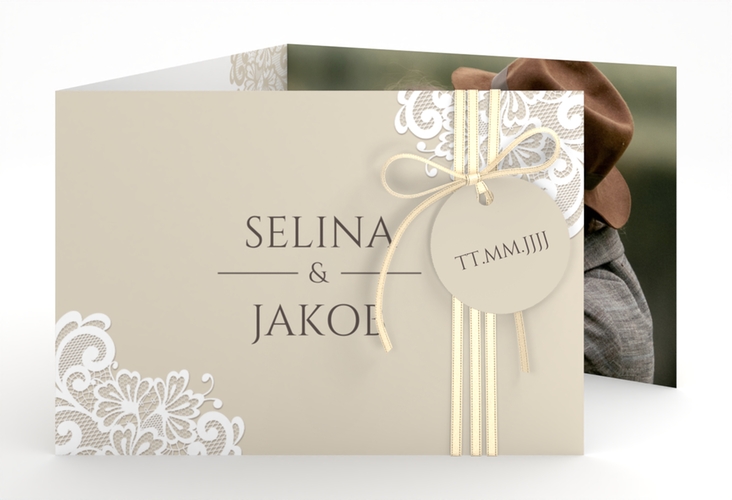 Hochzeitseinladung Vintage A6 Doppel-Klappkarte beige mit floraler Spitze