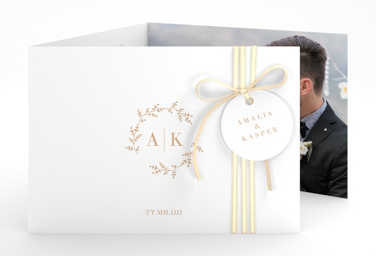Hochzeitseinladung Filigrana A6 Doppel-Klappkarte beige in reduziertem Design mit Initialen und zartem Blätterkranz