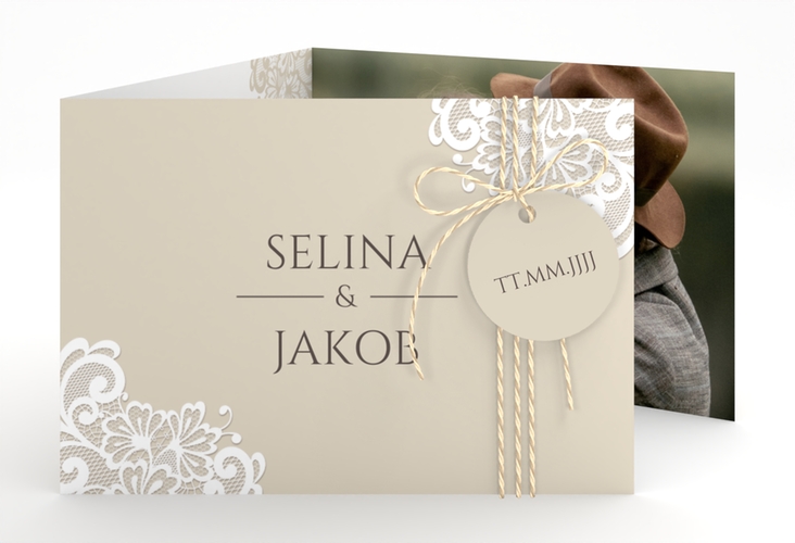 Hochzeitseinladung Vintage A6 Doppel-Klappkarte beige mit floraler Spitze
